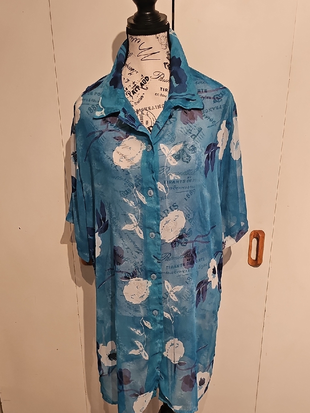 Nouveau monde Casual Blue Floral Button-Front Women's Blouse